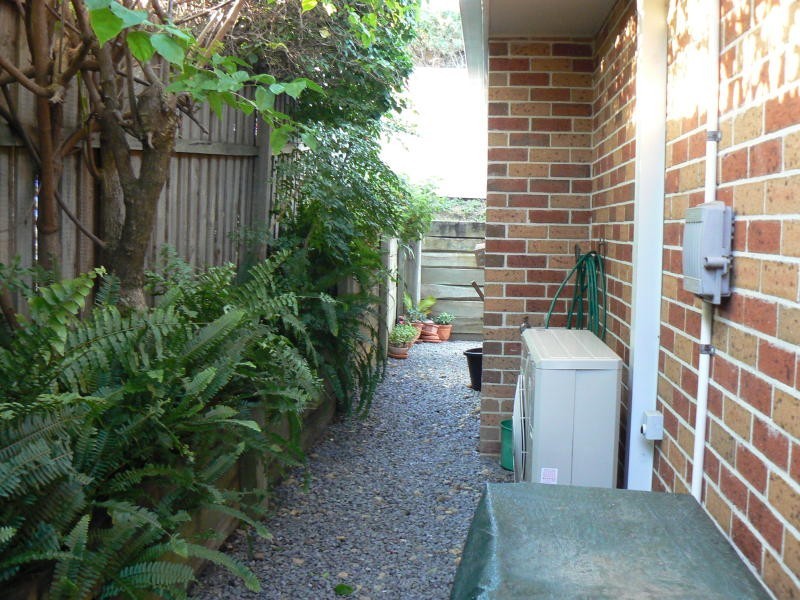 38 Beaconsfield Drive, Burleigh Waters QLD 4220