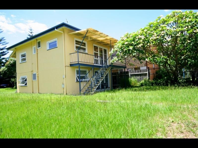 2/1989 Gold Coast Highway, Miami QLD 4220