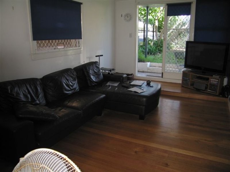 2/1989 Gold Coast Highway, Miami QLD 4220