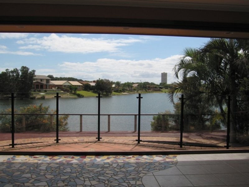 206 Acanthus Avenue, Burleigh Waters QLD 4220