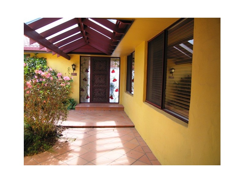 206 Acanthus Avenue, Burleigh Waters QLD 4220