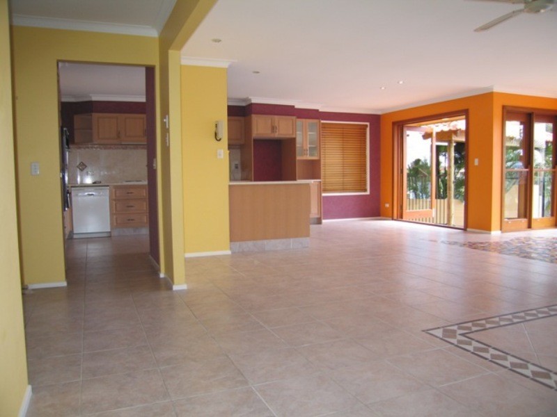 206 Acanthus Avenue, Burleigh Waters QLD 4220