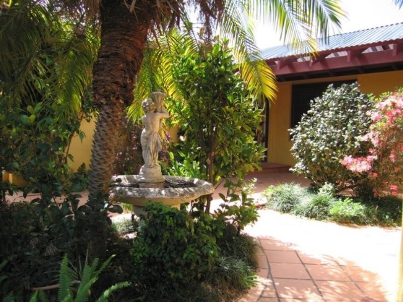 206 Acanthus Avenue, Burleigh Waters QLD 4220