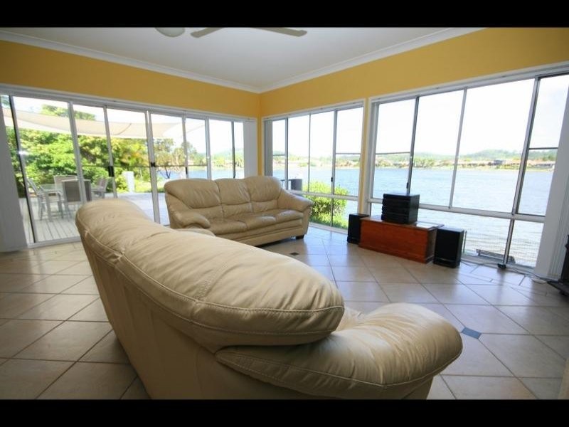 48 Auk Avenue, Burleigh Waters QLD 4220