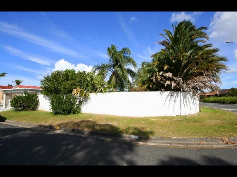 1 Cadence Avenue, Mermaid Waters QLD 4218