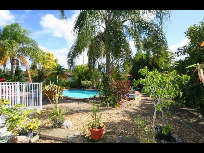 1 Cadence Avenue, Mermaid Waters QLD 4218