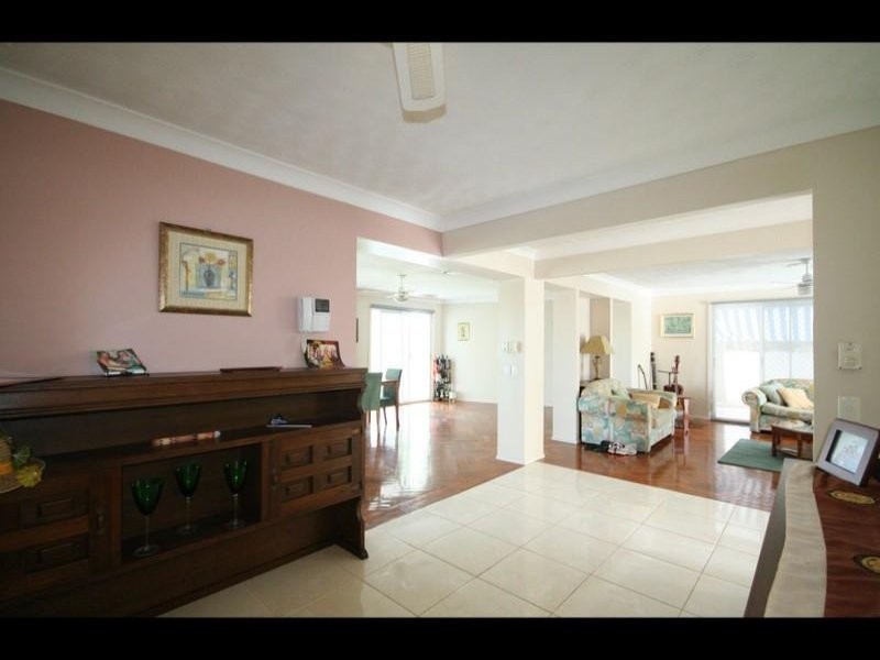 1 Cadence Avenue, Mermaid Waters QLD 4218