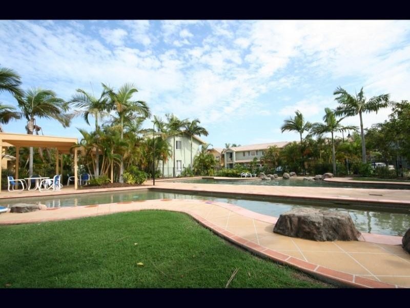 160/215 Cottesloe Dr, Mermaid Waters QLD 4218