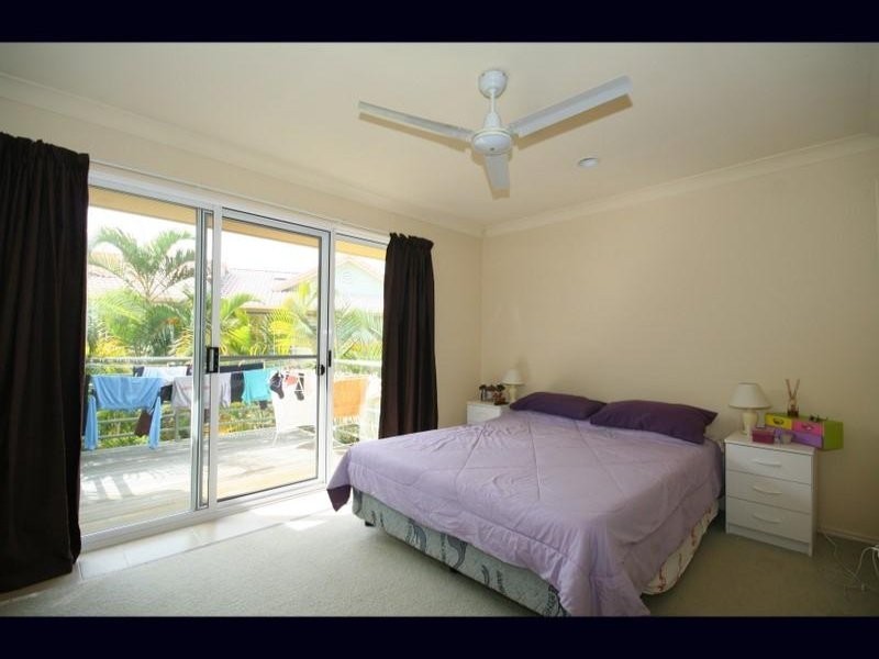 160/215 Cottesloe Dr, Mermaid Waters QLD 4218