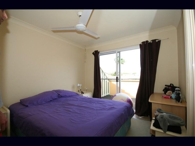 160/215 Cottesloe Dr, Mermaid Waters QLD 4218