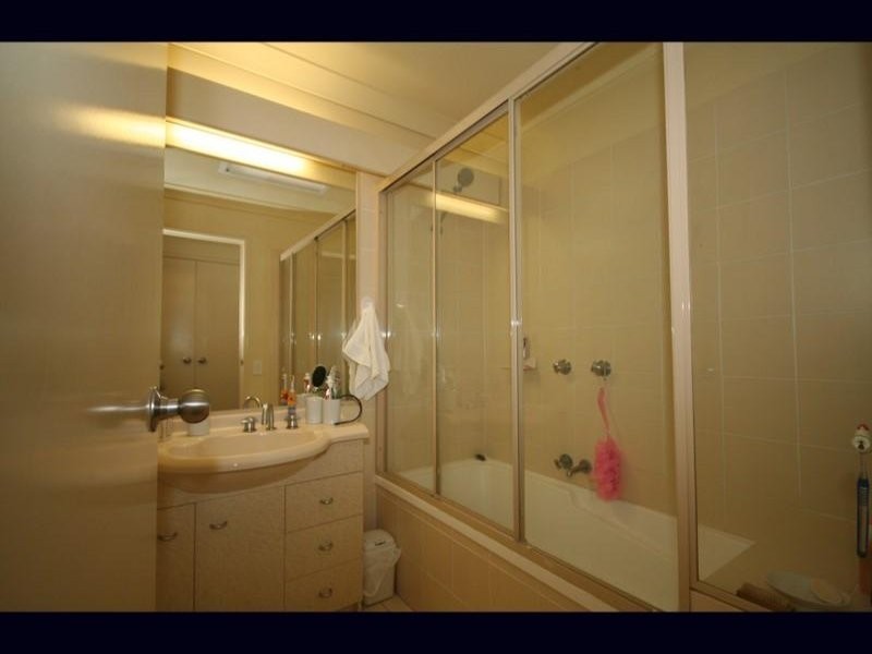 160/215 Cottesloe Dr, Mermaid Waters QLD 4218
