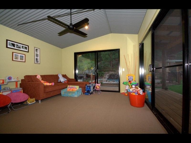 16 Grove Creek Close, Reedy Creek QLD 4227