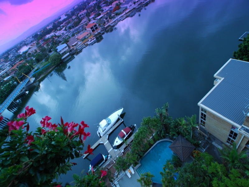 20 Riverview Parade, Surfers Paradise QLD 4217