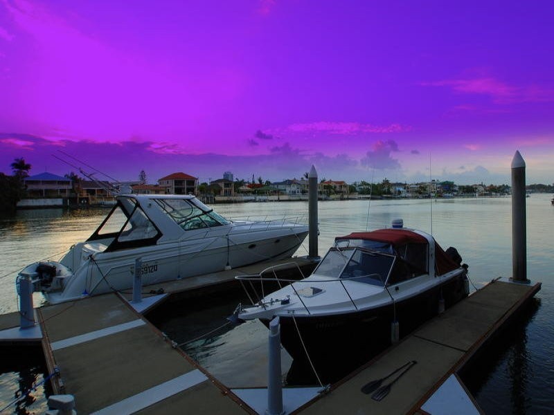 20 Riverview Parade, Surfers Paradise QLD 4217