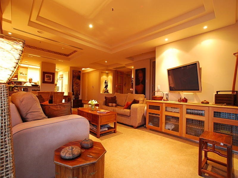 20 Riverview Parade, Surfers Paradise QLD 4217