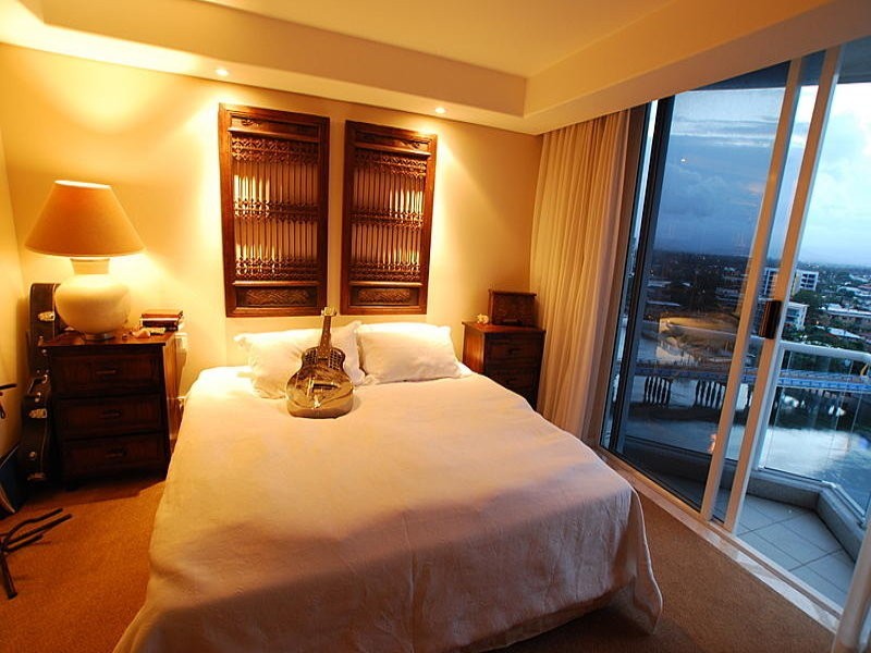 20 Riverview Parade, Surfers Paradise QLD 4217