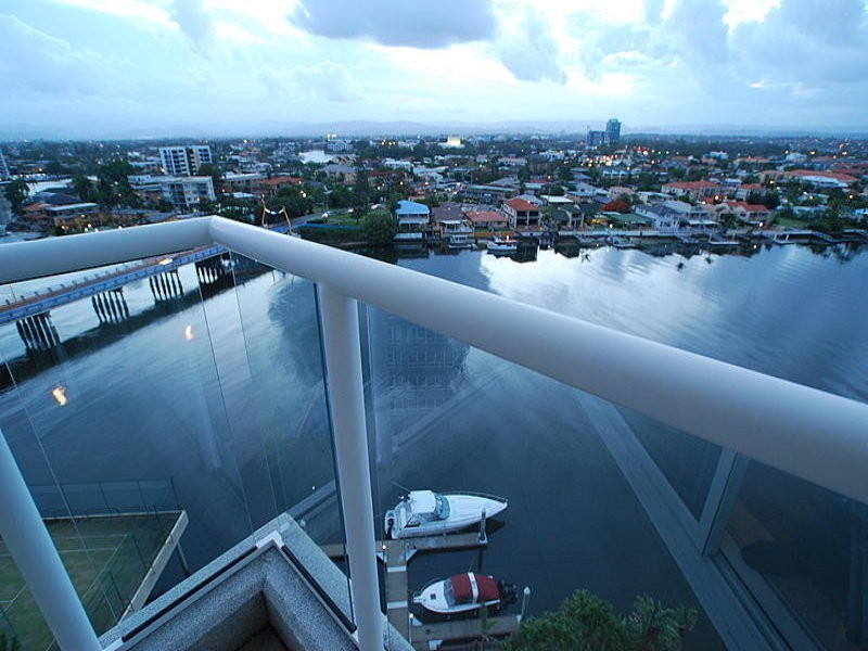 20 Riverview Parade, Surfers Paradise QLD 4217