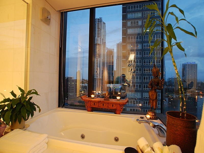 20 Riverview Parade, Surfers Paradise QLD 4217