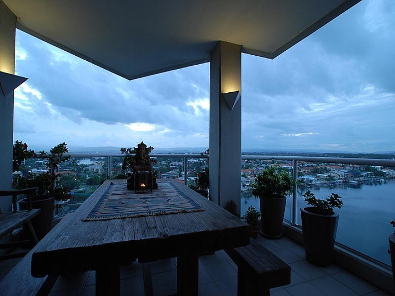 20 Riverview Parade, Surfers Paradise QLD 4217