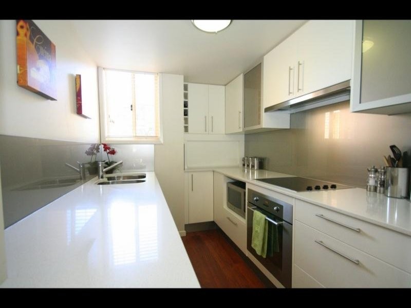 2/6 Stephens Street, Burleigh Heads QLD 4220