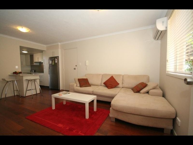 2/6 Stephens Street, Burleigh Heads QLD 4220