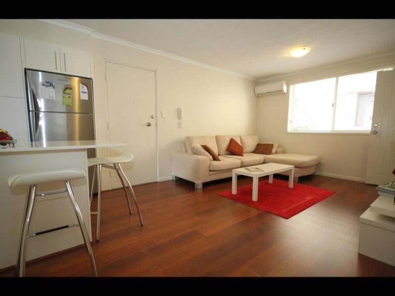 2/6 Stephens Street, Burleigh Heads QLD 4220