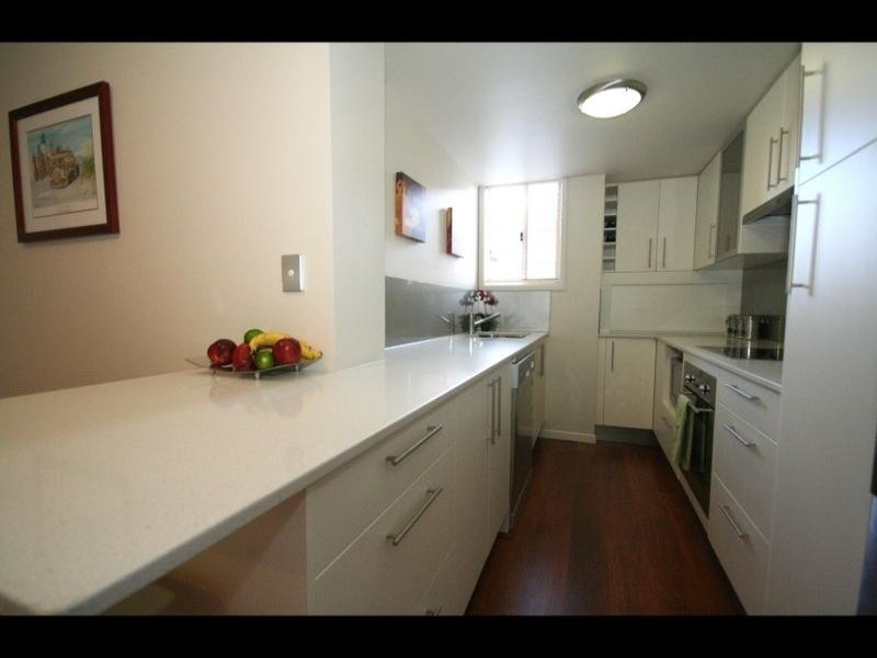 2/6 Stephens Street, Burleigh Heads QLD 4220