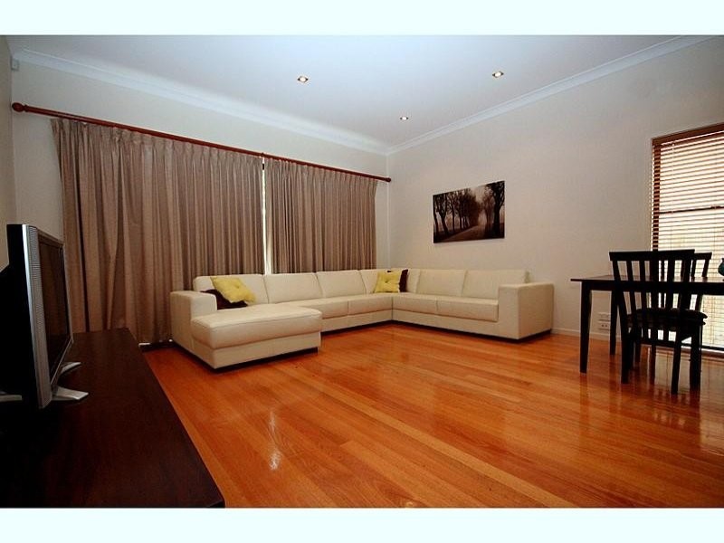 33 Dolphin Ave, Mermaid Beach QLD 4218