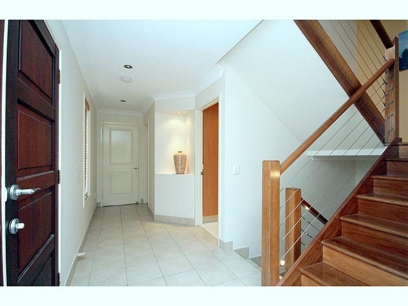 33 Dolphin Ave, Mermaid Beach QLD 4218