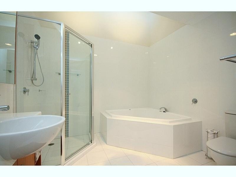 33 Dolphin Ave, Mermaid Beach QLD 4218