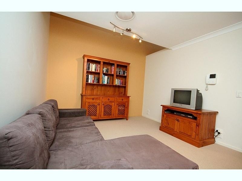 33 Dolphin Ave, Mermaid Beach QLD 4218