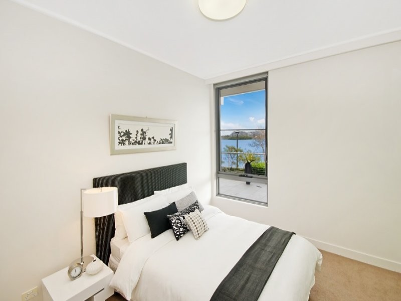 12 Jean Wailes Ave, Rhodes NSW 2138