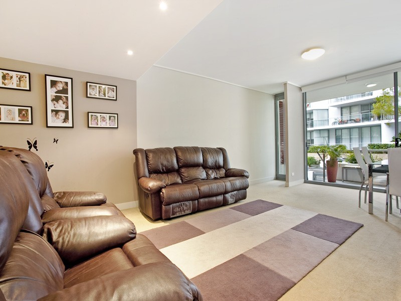 9 Jean Wailes Ave, Rhodes NSW 2138