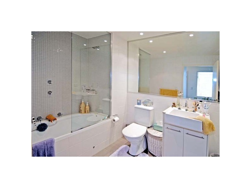 402/2 Shoreline Drive, Rhodes NSW 2138
