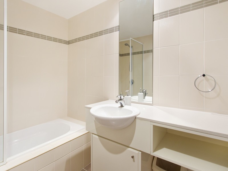 102/27 Bennelong Parkway, Wentworth Point NSW 2127