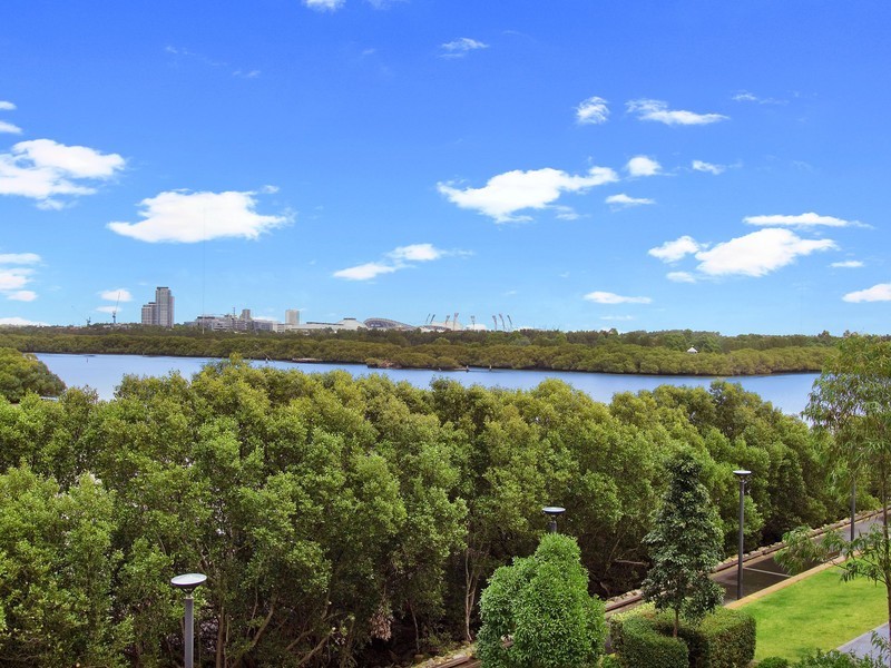 304/2 Shoreline Drive, Rhodes NSW 2138