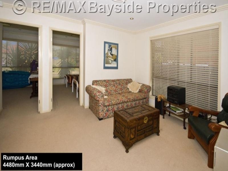 7 Kimbolton Dr, Redland Bay QLD 4165