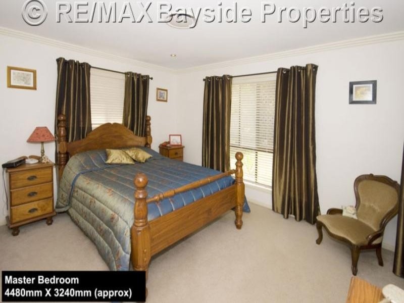 7 Kimbolton Dr, Redland Bay QLD 4165