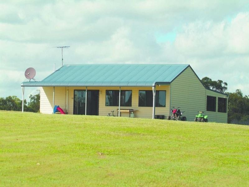 109 Lagoon View Rd, Redland Bay QLD 4165