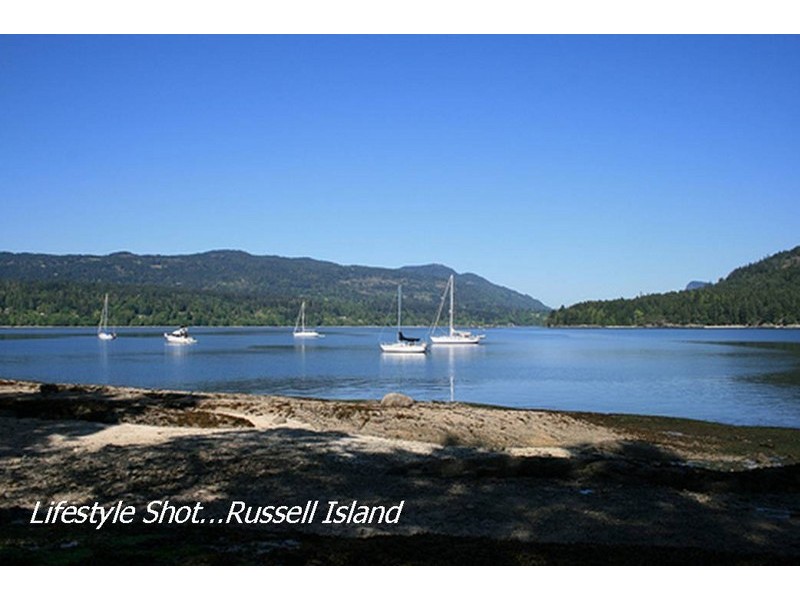 2 Kurrajong Rd, Russell Island QLD 4184