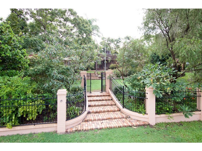 19 Kalmia Dr, Redland Bay QLD 4165