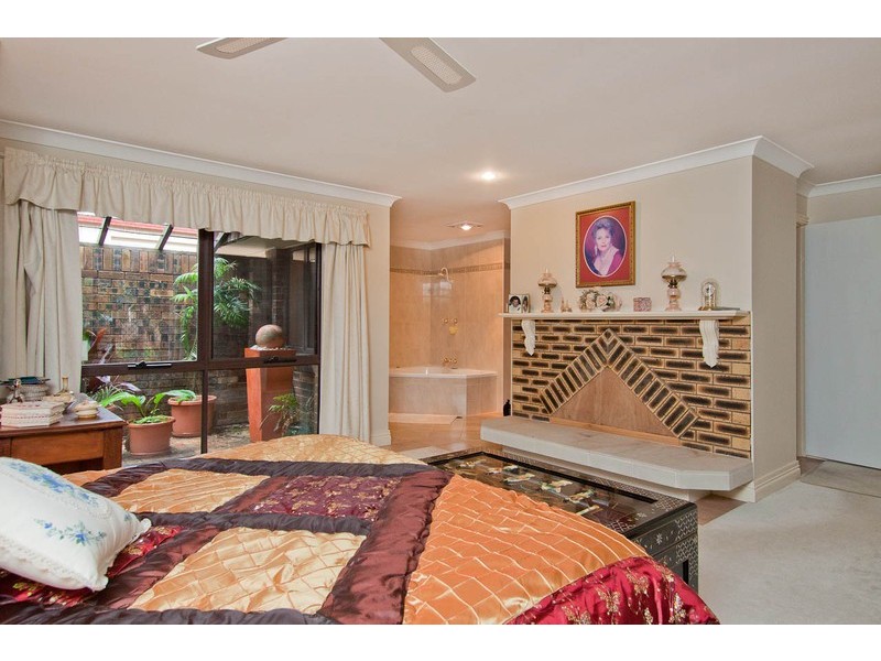 19 Kalmia Dr, Redland Bay QLD 4165