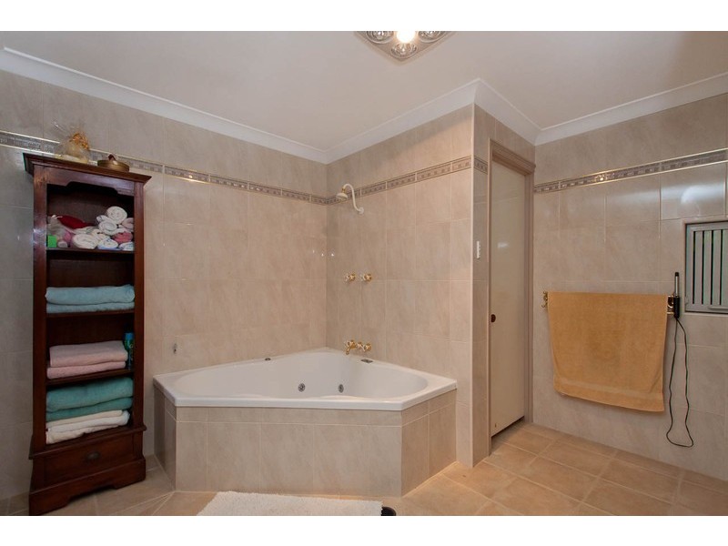 19 Kalmia Dr, Redland Bay QLD 4165