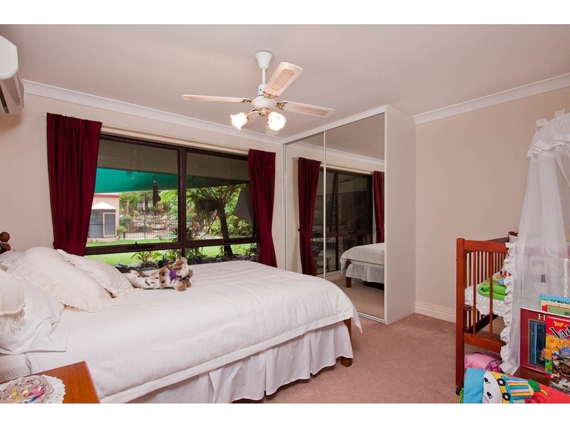 19 Kalmia Dr, Redland Bay QLD 4165