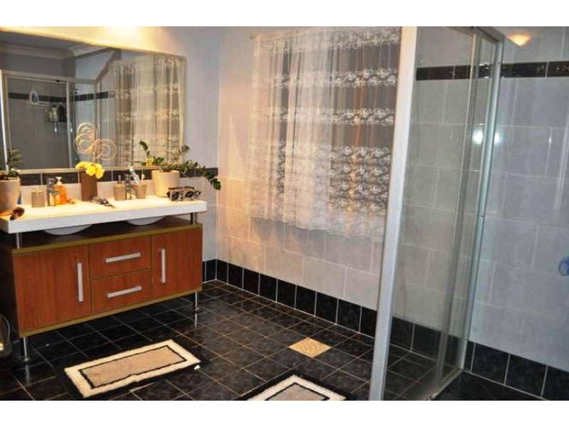 7 Creedin Ct, Redland Bay QLD 4165