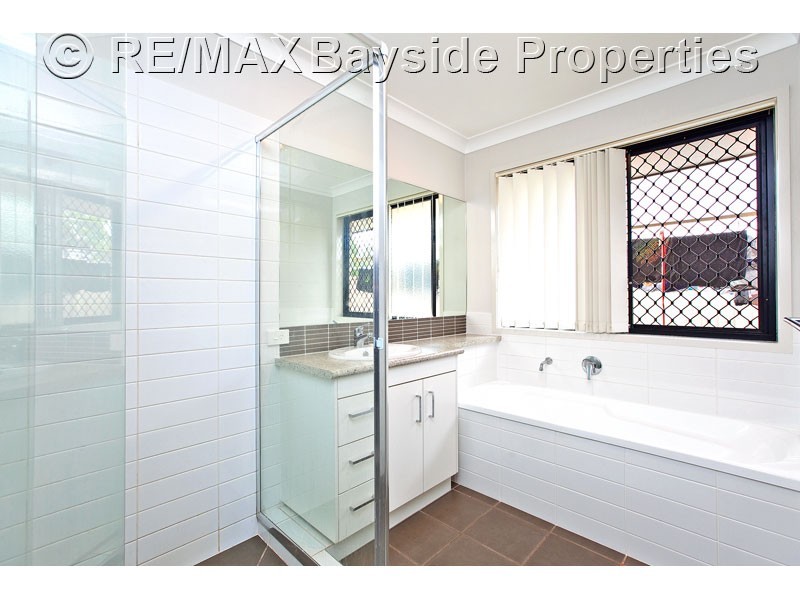 7 Kelby Close, Redland Bay QLD 4165