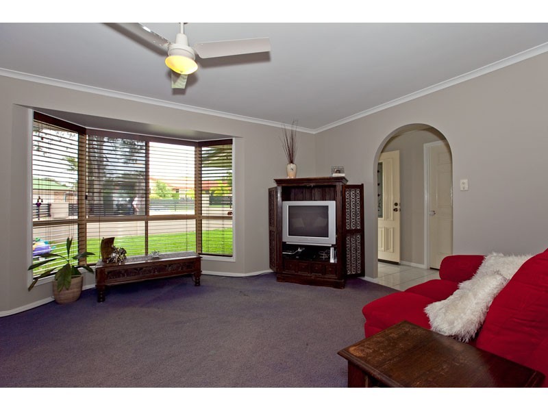 4 Montrose Place, Redland Bay QLD 4165