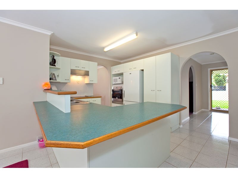 4 Montrose Place, Redland Bay QLD 4165