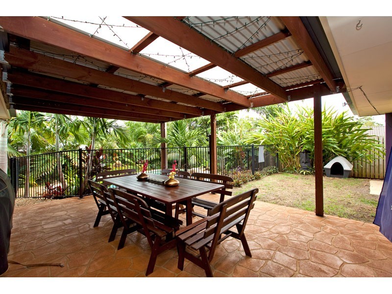 4 Montrose Place, Redland Bay QLD 4165