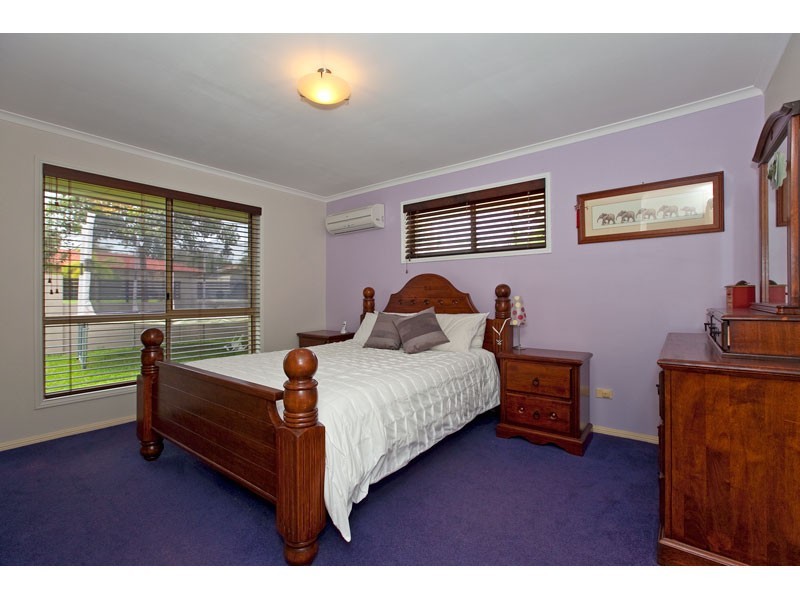 4 Montrose Place, Redland Bay QLD 4165